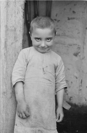 Zweiter Weltkrieg. Zur Einquartierung. Sowjetunion. Porträt eines kleinen Mädchens (Volkstypen)