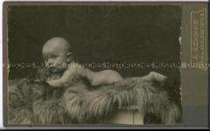 Säugling auf Fell, Carte de Visite