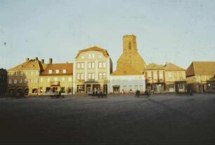 DDR. Marktplatz. Blick gegen Kirche
