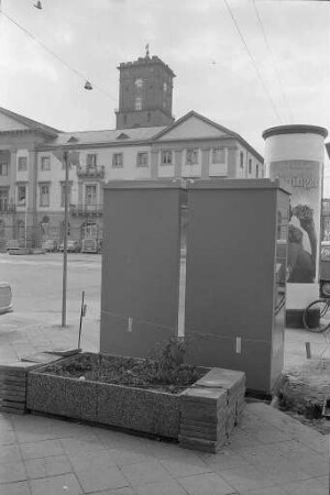 Aufstellung zweier zusätzlicher Telefonzellen auf der Ostseite des Marktplatzes