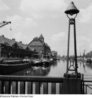 Berlin-Moabit. Westhafen. Beleuchtung
