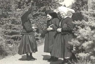 Trauertracht aus Dissen : Kleidung - niedersorbische Tracht. Ort: Dešno / Dissen. Niedersorbische Trauertracht (wird zu großen kirchlichen Feiern getragen).