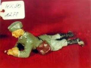 Soldat auf dem Bauch liegend