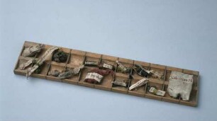 Kasten mit kleinen Reliquienstücken
