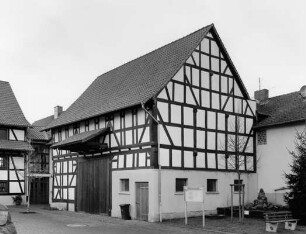 Fachwerkwohnhaus und Scheune; Alsfeld, Zollhausstraße 9, Zollhausstraße 9A