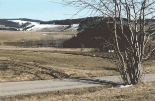 St. Peter: Ackerfeld und Wiese im Vorfrühling