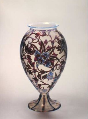 Vase mit Blumenranken