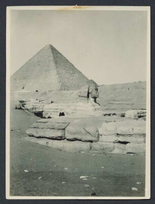 Sphinx mit Chefren Pyramide