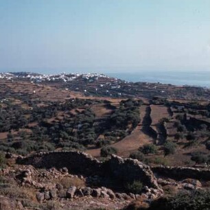 Sifnos. Blick vom Berge Agios Andreas auf Bauernland und Bauerndörfer. K2
