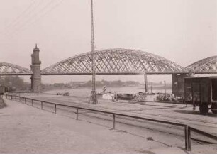 Riesa, Elbbrücke und Elbkai mit Raddampfer König Georg