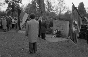 Vereinigung der Verfolgten des Naziregimes, Bund der Antifaschisten. Totengedenkfeier zum Totensonntag auf dem Karlsruher Hauptfriedhof