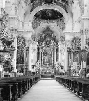 Dießen am Ammersee. Ehemalige Augustinerchorherren-Stiftskirche (1732-1739; J. M. Fischer). Inneres zum Altar