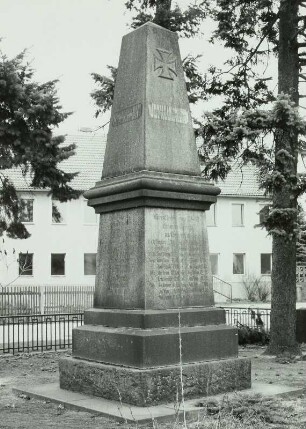 Denkmal für die im 1. Weltkrieg Gefallenen aus Königswartha und Umgebung : Denkmal für die im 1. Weltkrieg Gefallenen aus Königswartha und Umgebung. Sandstein (nach 1918). Königswartha, Marktplatz