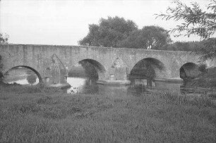Pfünz: alte Steinbrücke über die Altmühl