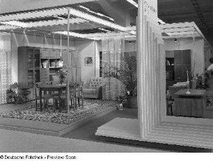 Ausstellungskoje des VEB Möbelkombinat Berlin (MKB) mit Wohnzimmermöbeln