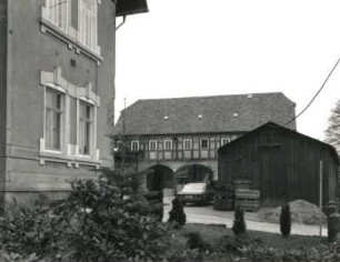 Neukirch (Lausitz), Dammweg 29. Gehöft mit Villa (1851/1900 und um 1900). Hofansicht