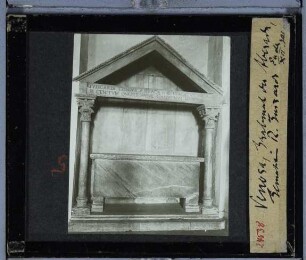 Venosa, Abbazia della Santissima Trinità,Venosa, Abbazia della Santissima Trinità, Grab von Alberada von Buonalbergo