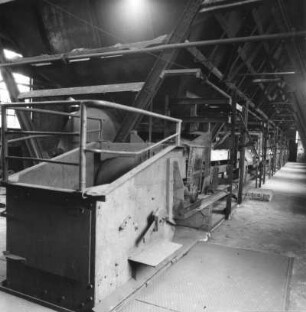Uebigau-Wahrenbrück-Domsdorf. Brikettfabrik Louise (1882/1991 Kohleabbau; seit 1992 Technisches Denkmal). Kohlebunker. Kohlebehälter (?)