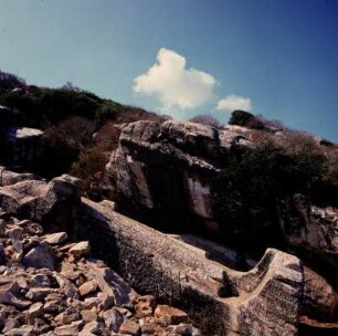 Naxos, Ston Apóllona. Kouros von Apollonas, archaische Kolossalstatue, 10,45m, um 600 v. Chr., im antiken Steinbruch. K2