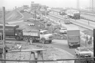 Bau einer neuen Brücke über die Autobahn bei Karlsruhe-Durlach für sechsspurigen Autoverkehr zwischen Durlach und dem Autobahndreieck Karlsruhe