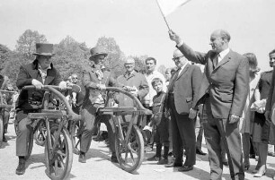 Drais-Ralley Straßburg - Karlsruhe als Werbemaßnahme für die Bundesgartenschau 1967.
