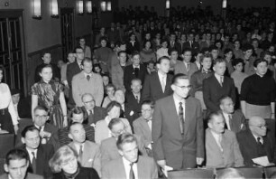 Freiburg: Kurbeltheater; Freisprechungsfeier 1954; freigesprochene Lehrlinge