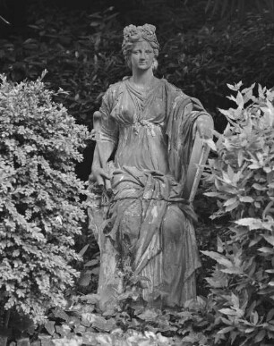 Weibliche Statue