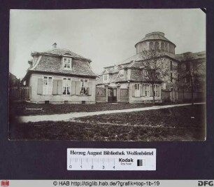 [Lessinghaus mit Bibliotheksrotunde um 1880].