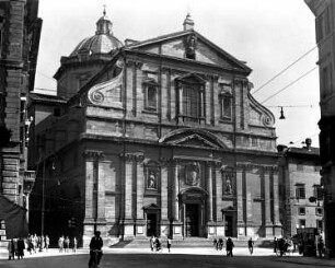 Il Gesù & Santissimo Nome di Gesù — Fassade