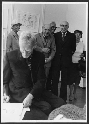Fritz und Slava Löffler, Erhard Frommhold und Frau, Wilhelm Rudolph : Portrait der Kunstwissenschaftler Fritz Löffler und Erhard Frommhold und mit Ehefrauen und dem Künstler Wilhelm Rudolph in der Neuen Dresdner Galerie