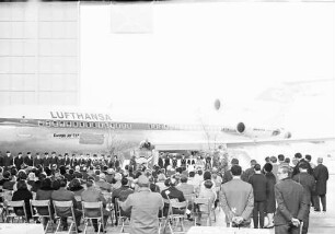 Echterdingen: Festversammlung und Flugzeug im Hangar