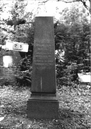 Grabstein 21 [Hahn S. 160 Grab-Nr. 26]