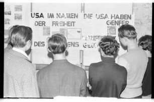 Kleinbildnegativ: Vietnam-Ausstellung, 1966