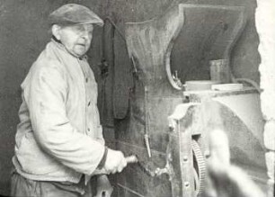Buchweizenmühle in Bluno : Nahrung - Mahlen und Stampfen von Korn. Ort: Bluń / Bluno. Buchweizenmühle eines ehemaligen Bergmanns