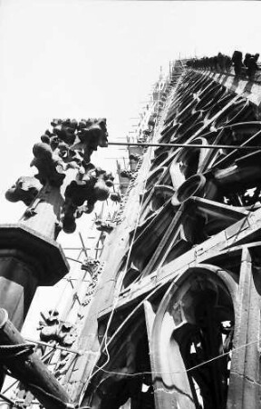 Freiburg: Gerüst am Turm, mit Aufstieg