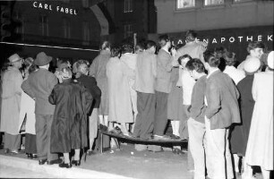 Freiburg: Publikum, von hinten beim Fackelzug