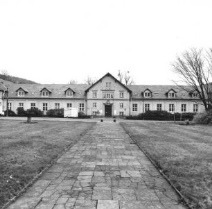 Dresden-Pillnitz, Pillnitzer Platz 1. Ehemalige Gartenbauschule (1851/1900)