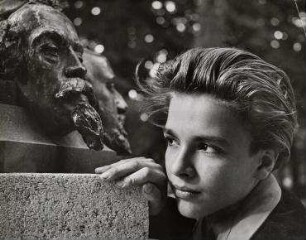 Junge im Jardin du Luxembourg, Paris, etwa 1951