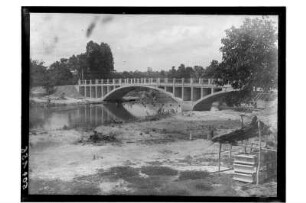 Zweibogige Brücke : Südthailand. Fertiggestellte zweibogige Betonbrücke, 1913