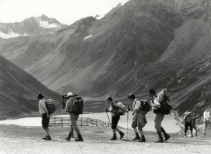 Wanderer am Riffelsee im Pilztal