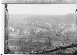 Longwy, Stadtansicht mit Bahngeleisen