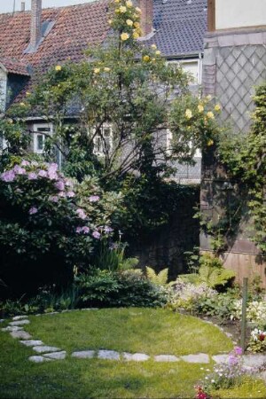 Friedrichstraße 1, Garten, Detmold; farbig