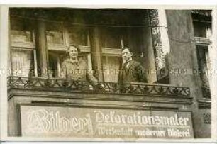 Paar auf einem Balkon