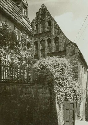 Meißen, Treppenstraße : Meißen. Treppenstraße. Rote Stufen am Westgiebel des spätgotischen Hauses