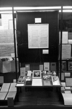Freiburg: Reinhold Schneider-Dokumentation, im Schaufenster der Buchhandlung Herder