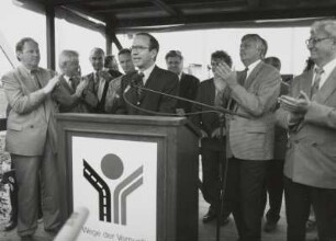 Offizieller Baubeginn für die Bundesautobahn 17 am 21.08.1998 am künftigen Autobahndreieck Dresden-West. Ansprache von Matthias Wissmann, Bundesminister für Verkehr : Dresden. Offizieller Baubeginn für die Bundesautobahn 17 am 21.08.1998 am künftigen Autobahndreieck Dresden-West. Ansprache von Matthias Wissmann, Bundesminister für Verkehr