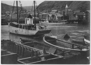 Nordlandfahrt 1932. Hafen. Blick über das Hafenbecken zur Stadt (wahrscheinlich Hammerfest)