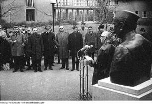 Dresden, Technische Universität Dresden (TUD), u.a. Willers-Bau, Zellescher Weg, Einweihung einer Büste von Jawaharlal Nehru - Studienjahr 1967/68 - , 1967/69