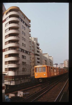 Diapositive: Skalitzer Straße, Kottbusser Tor, 1985
