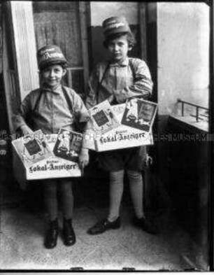 Kinder als Zeitungsverkäufer